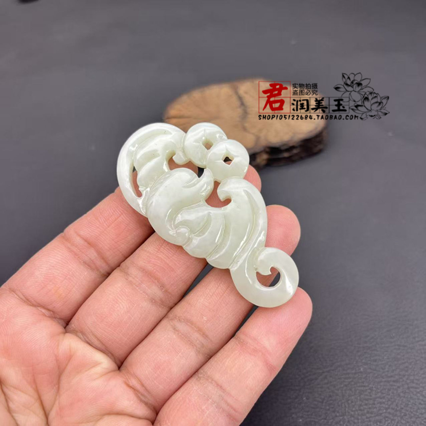 和田玉蝙蝠吊坠挂件青白玉福咱眼