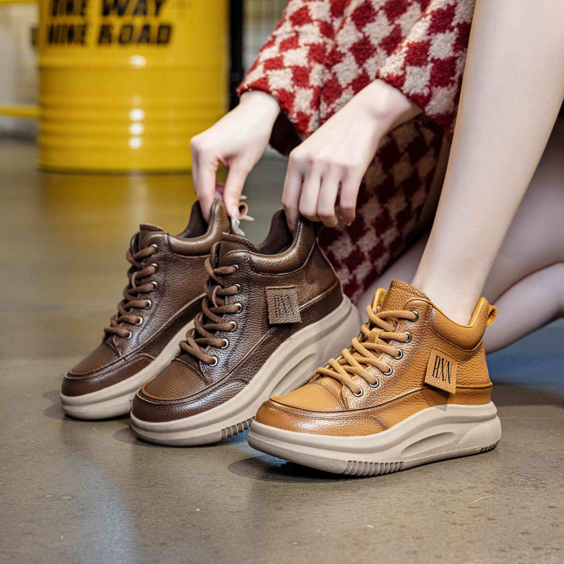 厚底高帮鞋女款秋冬2025新款加绒保暖马丁靴真皮复古运动棉鞋