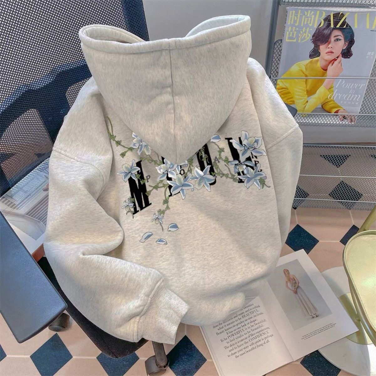 女童2025新款潮牌卫衣设计感印花中大童连帽衫春秋冬宽松加绒外套