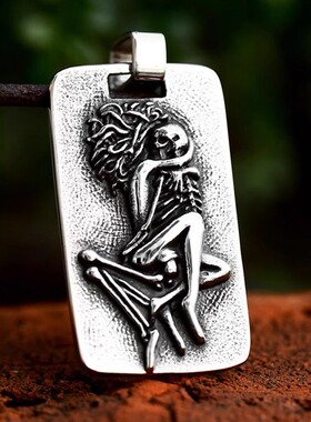 朋克风时尚钛钢铸造骷髅情侣拥抱项链男士个性霸气吊牌不掉色吊坠