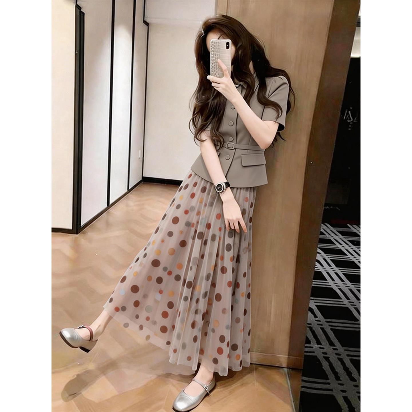 气质棕色西装半身裙子两件套女