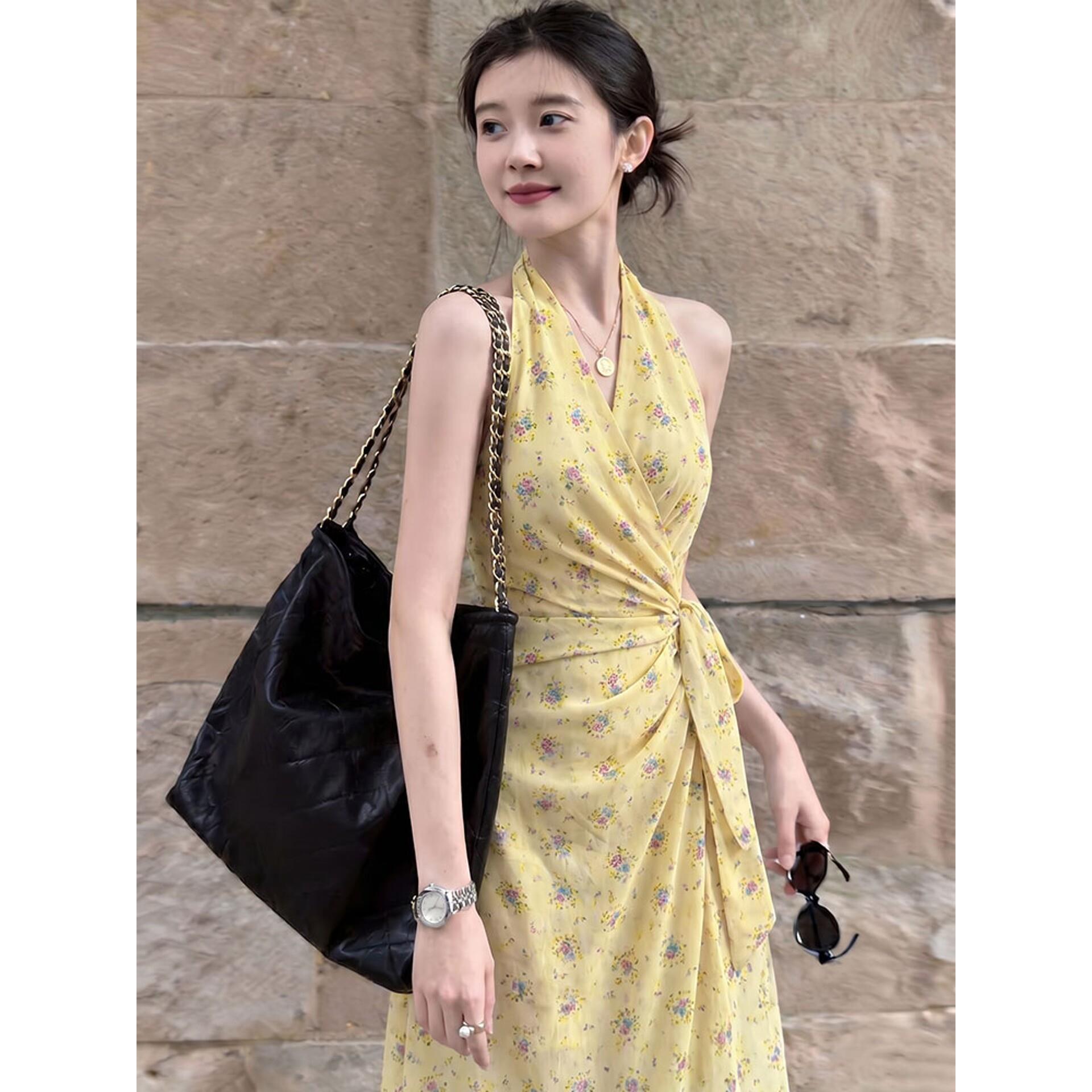 黄色碎花挂脖连衣裙女2026新款