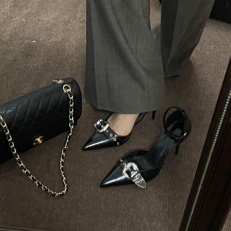 欧美朋克风尖头铆钉细高跟鞋女2024新款黑色一字扣婚鞋包头凉单鞋