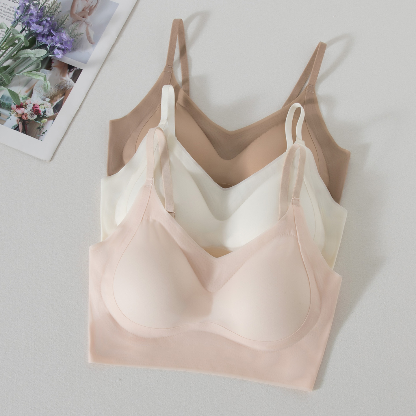 超薄透气面料小胸聚拢显大