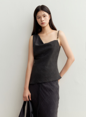 黑色不对称荡领吊带女夏高级感褶皱肌理感小众设计感内搭背心
