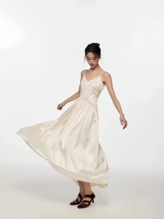 25秋冬米杏色提花缎面木耳边吊带裙连衣裙309635