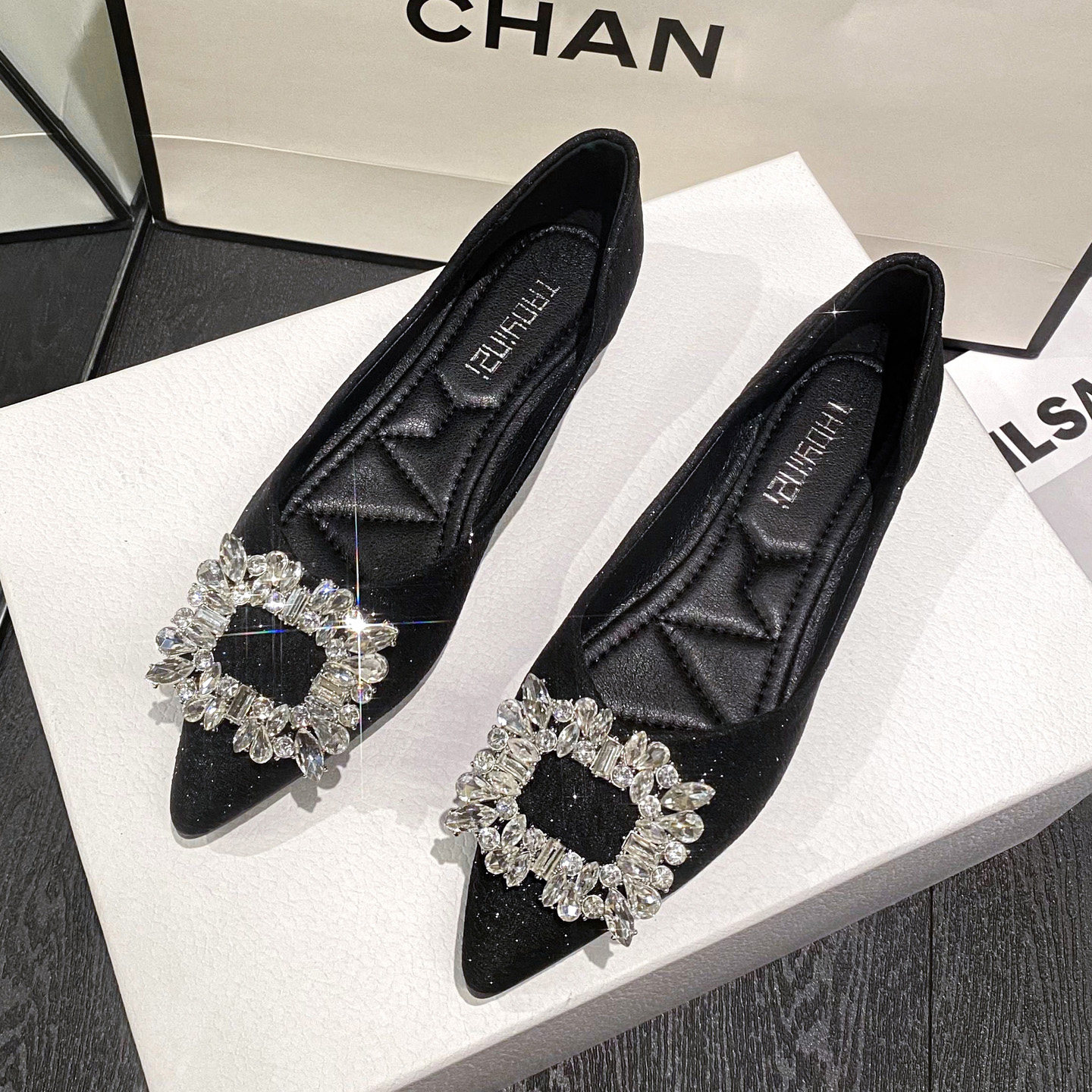 尖头单鞋女2026新款法式水钻黑色女士气质平底瓢鞋大码41到43春秋,女鞋,浅口单鞋,淘宝优惠券,粉丝福利购,淘宝优惠卷