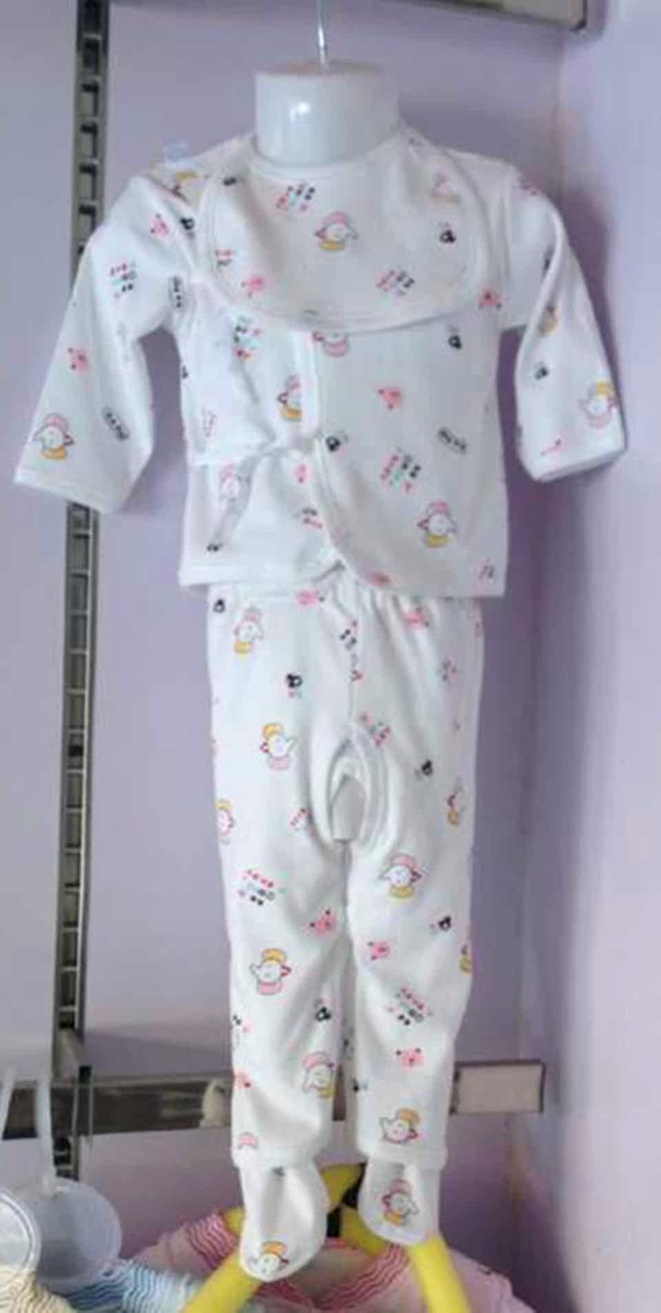 Coffret cadeau pour nouveau-né - vêtements - Ref 1960027 Image 4