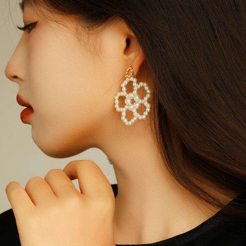 W的手创气质甜美珍珠花朵耳夹