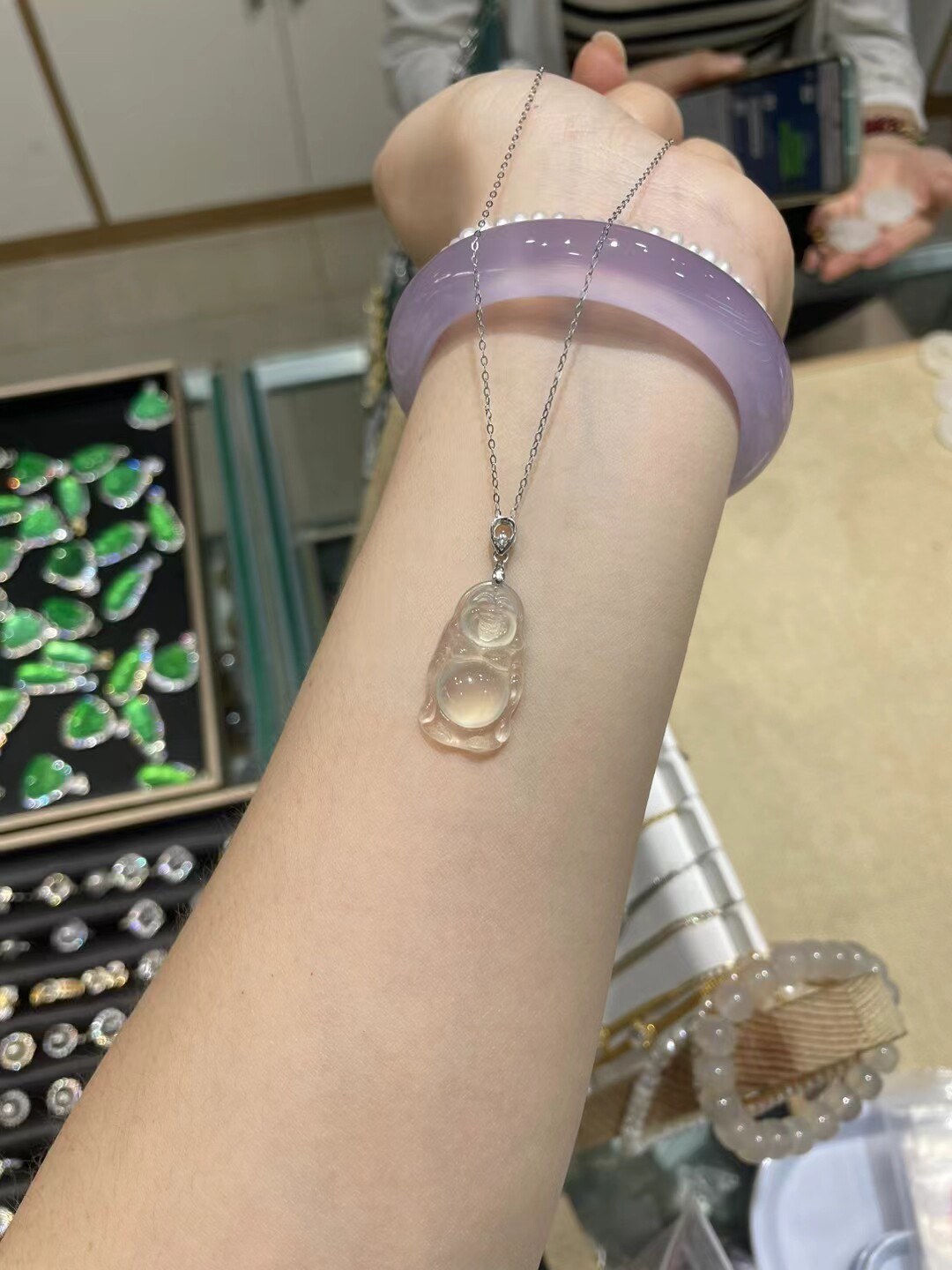 天然冰种白玉髓站佛吊坠女款项链锁骨链送妈妈婆婆生日礼物