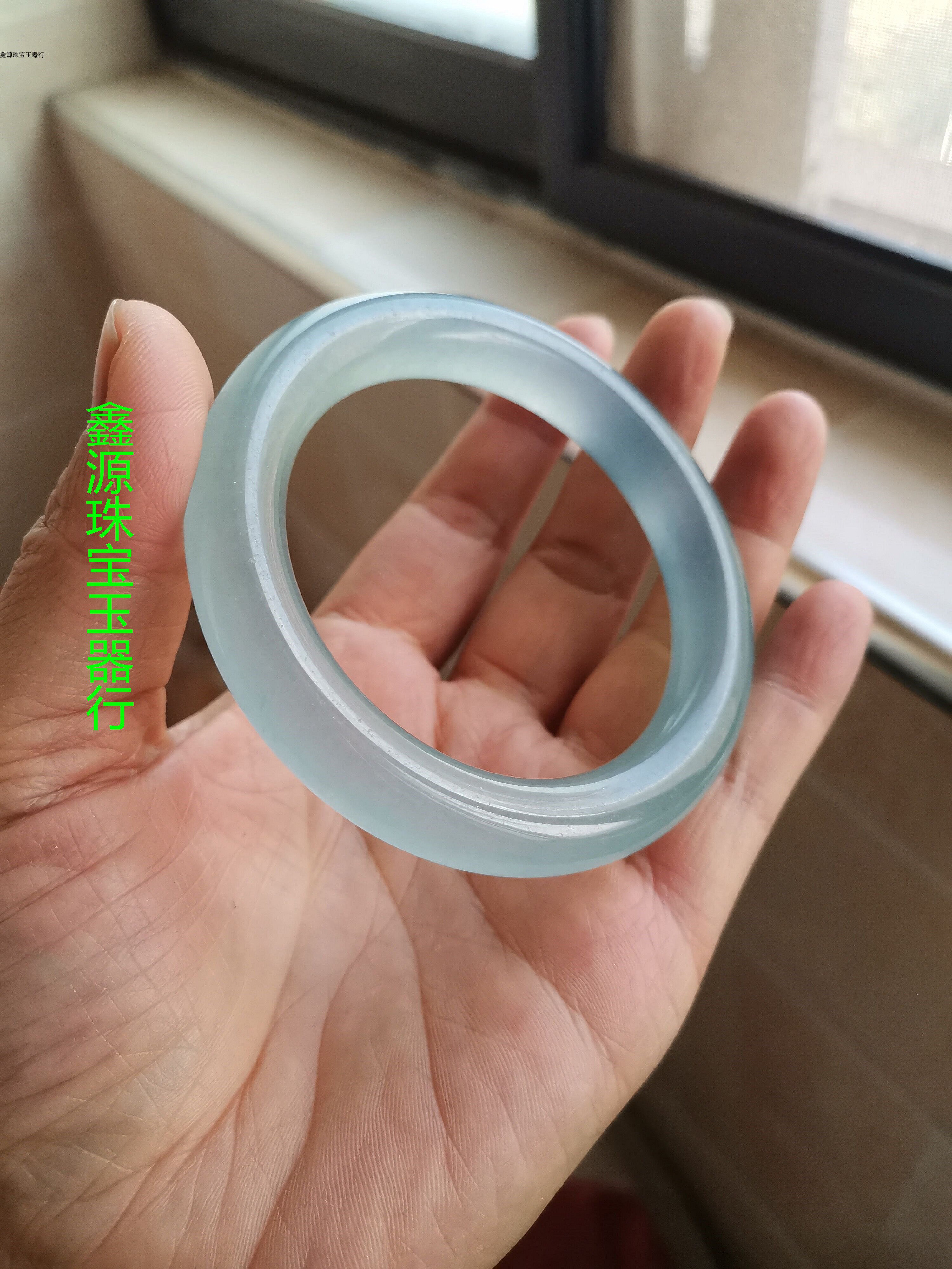 新款包邮翡翠伴生冰种水沫玉手镯圆条蓝水漂花玉镯扁环蓝花石英岩