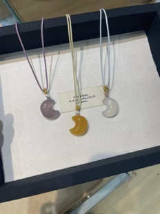 天然玛瑙玉髓月亮吊坠项链女款锁骨链小众设计感高级轻奢气质百搭
