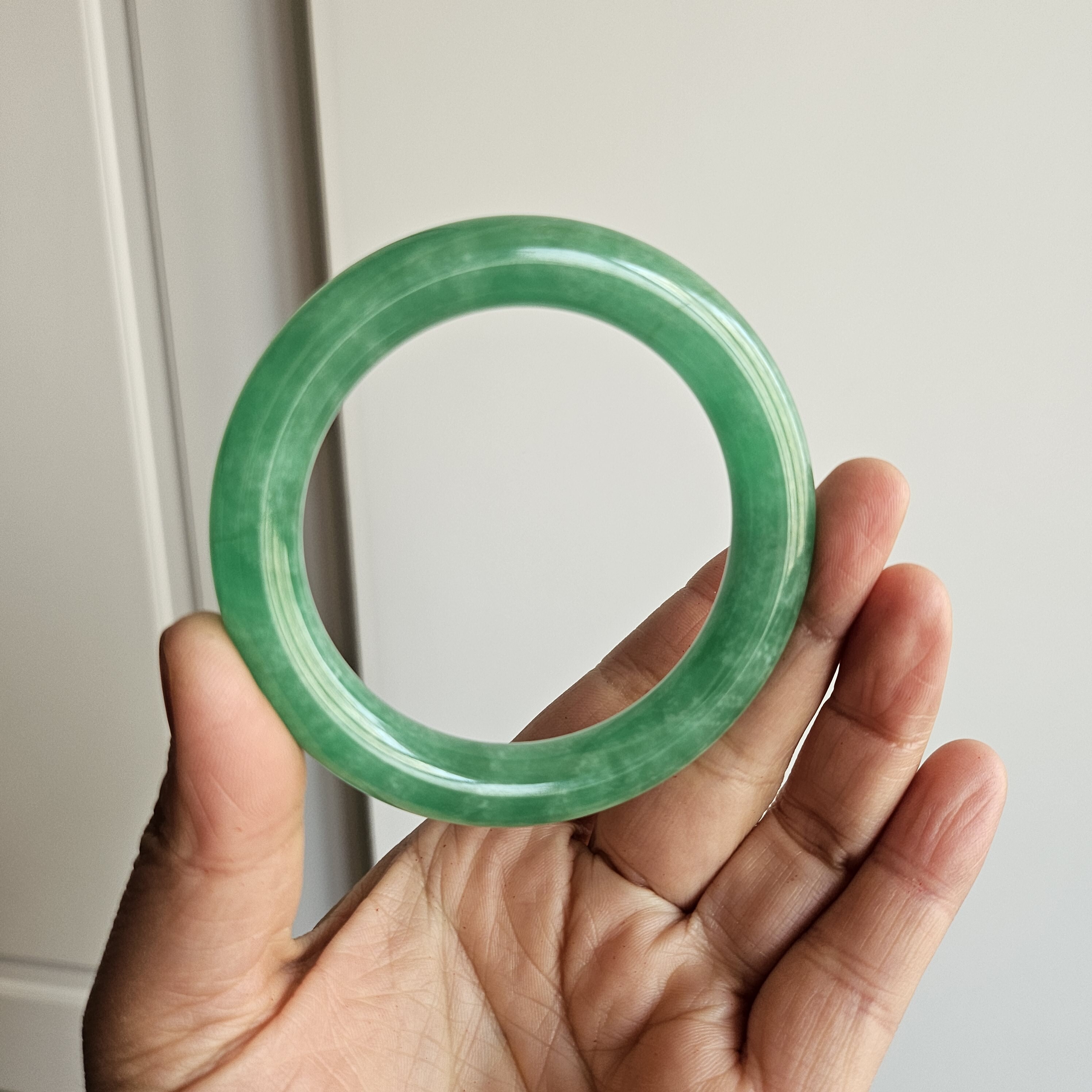 缅甸翡翠老坑冰润种辣色辣绿圆条手镯翠绿翡翠手镯豆绿手镯