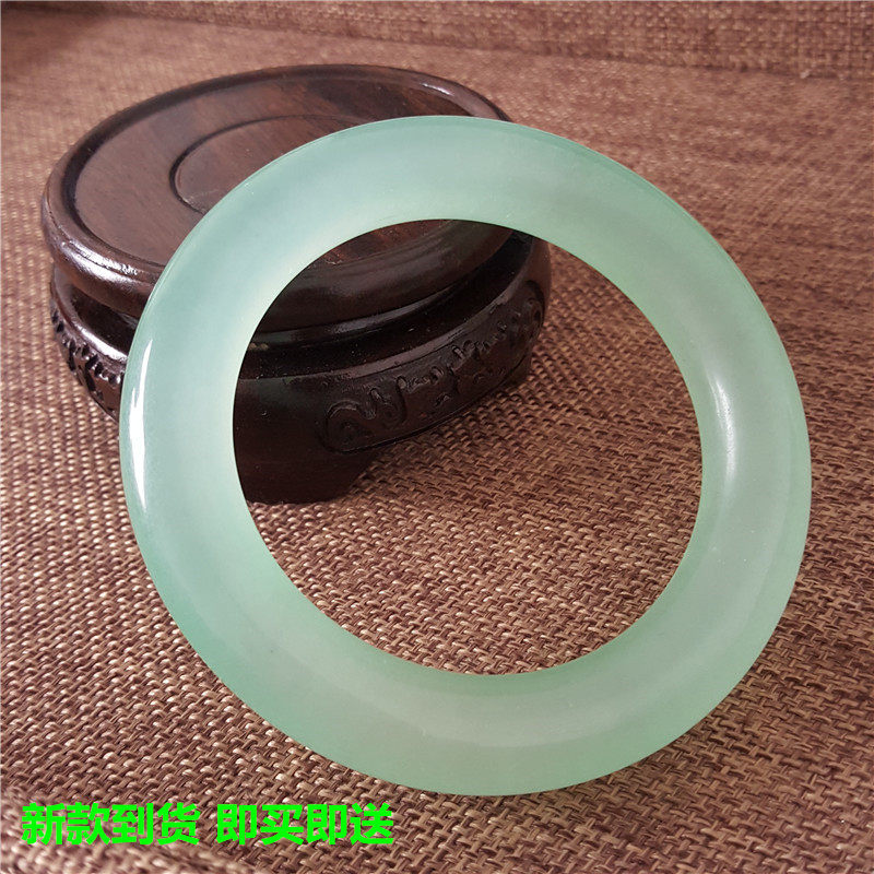 天然A货玉石石英岩玉手镯冰种浅绿色玉镯子女款翡翠色手镯