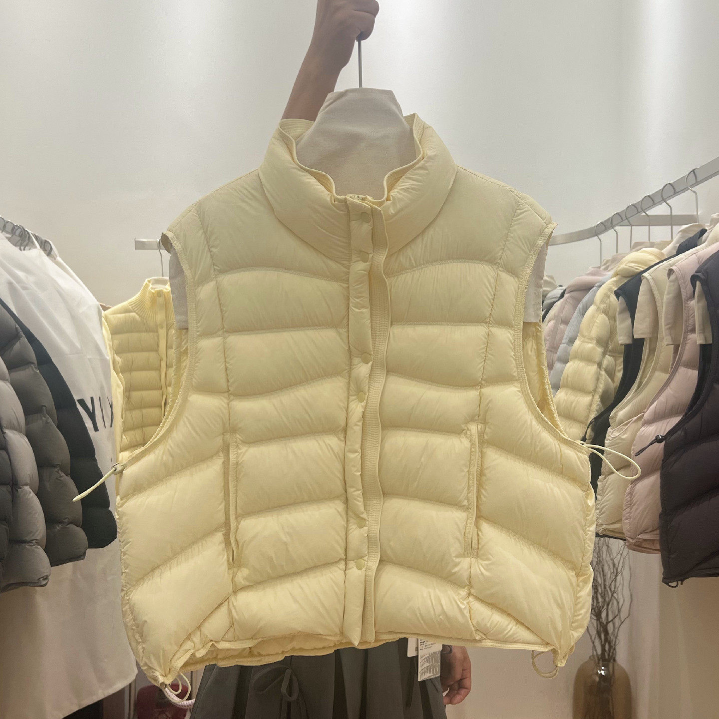 95白鸭绒泡芙羽绒马甲女立领短款