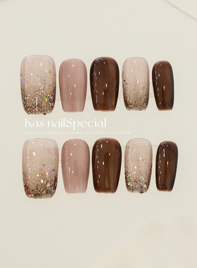 「焦糖星光」纯手工晕染渐变2025年新款美拉德新年穿戴甲过年美甲