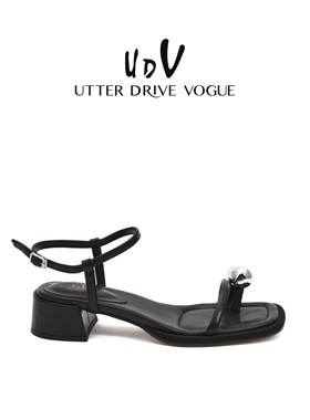 UDV法式轻奢夹趾凉鞋女2025夏季新款时装凉鞋高级感平底粗跟单鞋