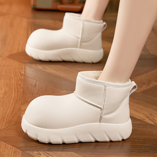白色雪地靴女冬季加绒加厚短靴2025新款百搭厚底松糕东北大头棉鞋