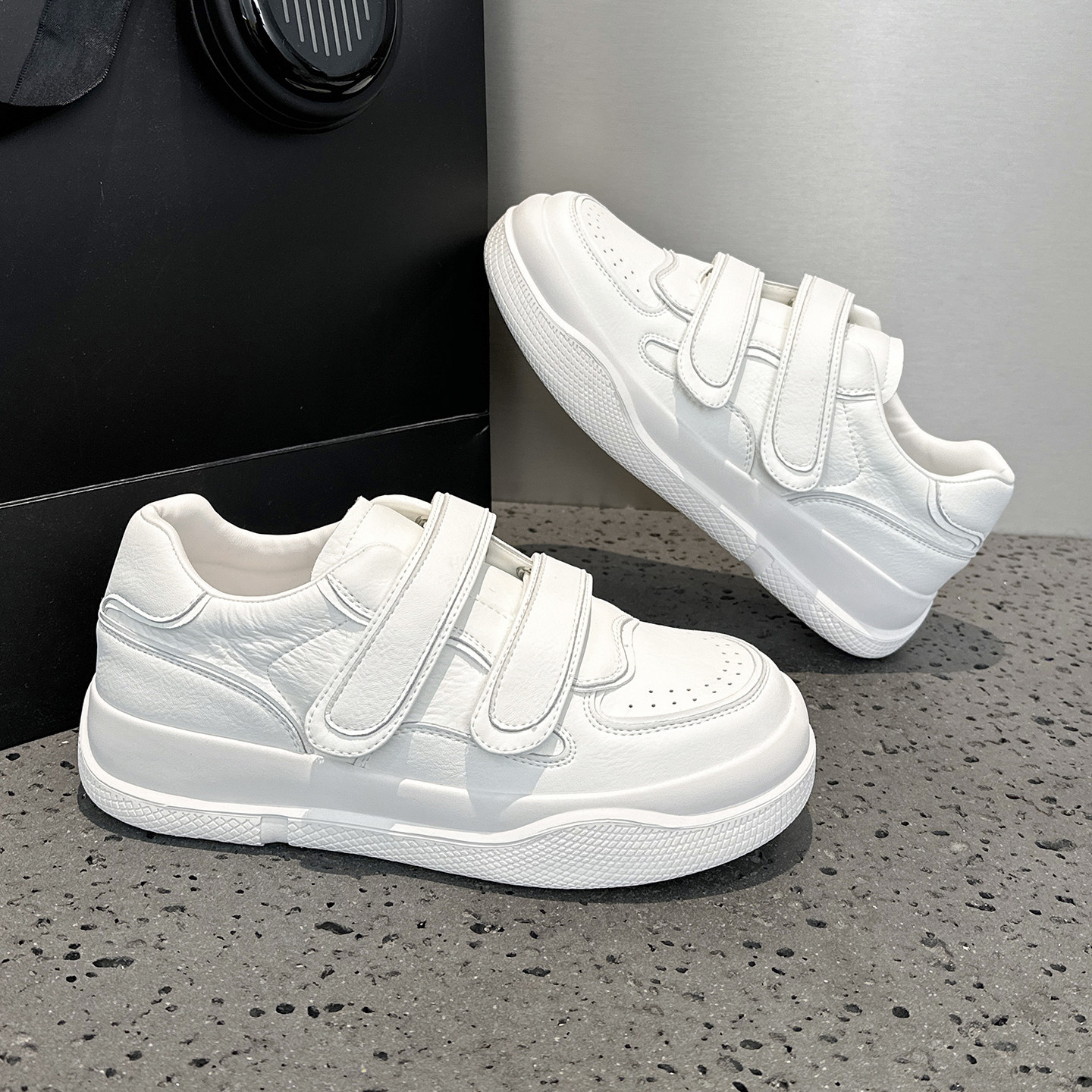 真皮牛皮小白鞋女2026春季新款百搭巨好看厚底软底魔术贴休闲板鞋,女鞋,休闲板鞋,淘宝优惠券,粉丝福利购,淘宝优惠卷