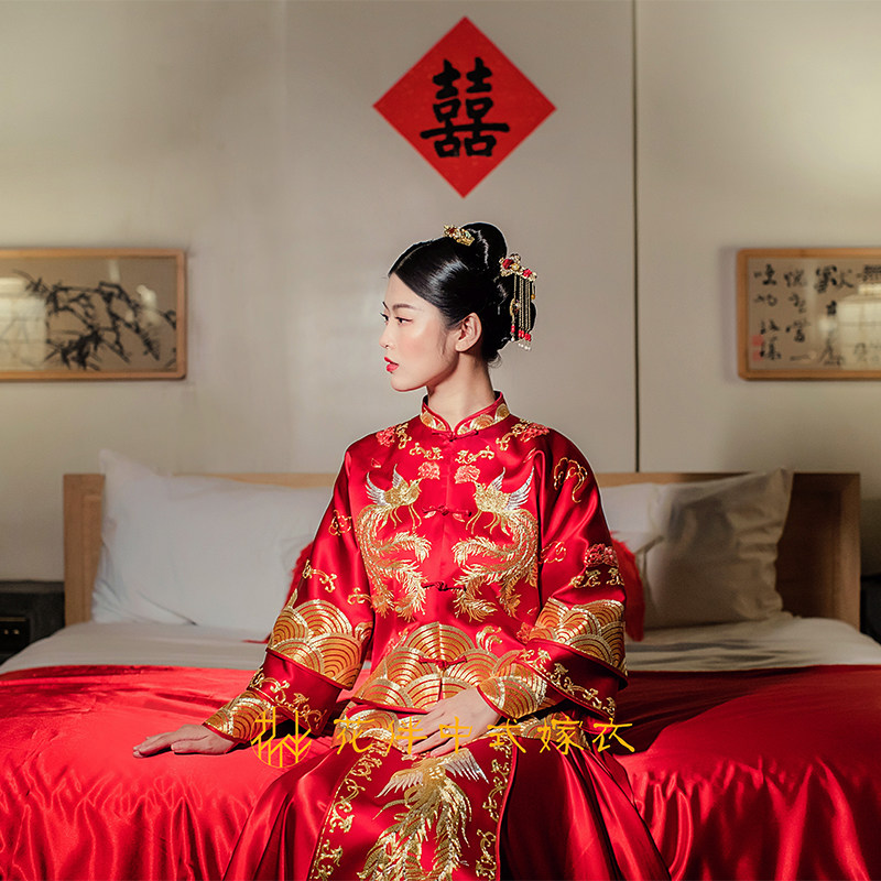 花伴中式嫁衣秀禾服定制2021新款敬酒服结婚龙凤褂真丝纯手工刺绣