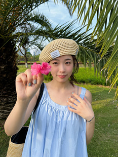 风驶过的声音~夏季透气百搭显脸小字母贴布镂空草编贝雷帽子