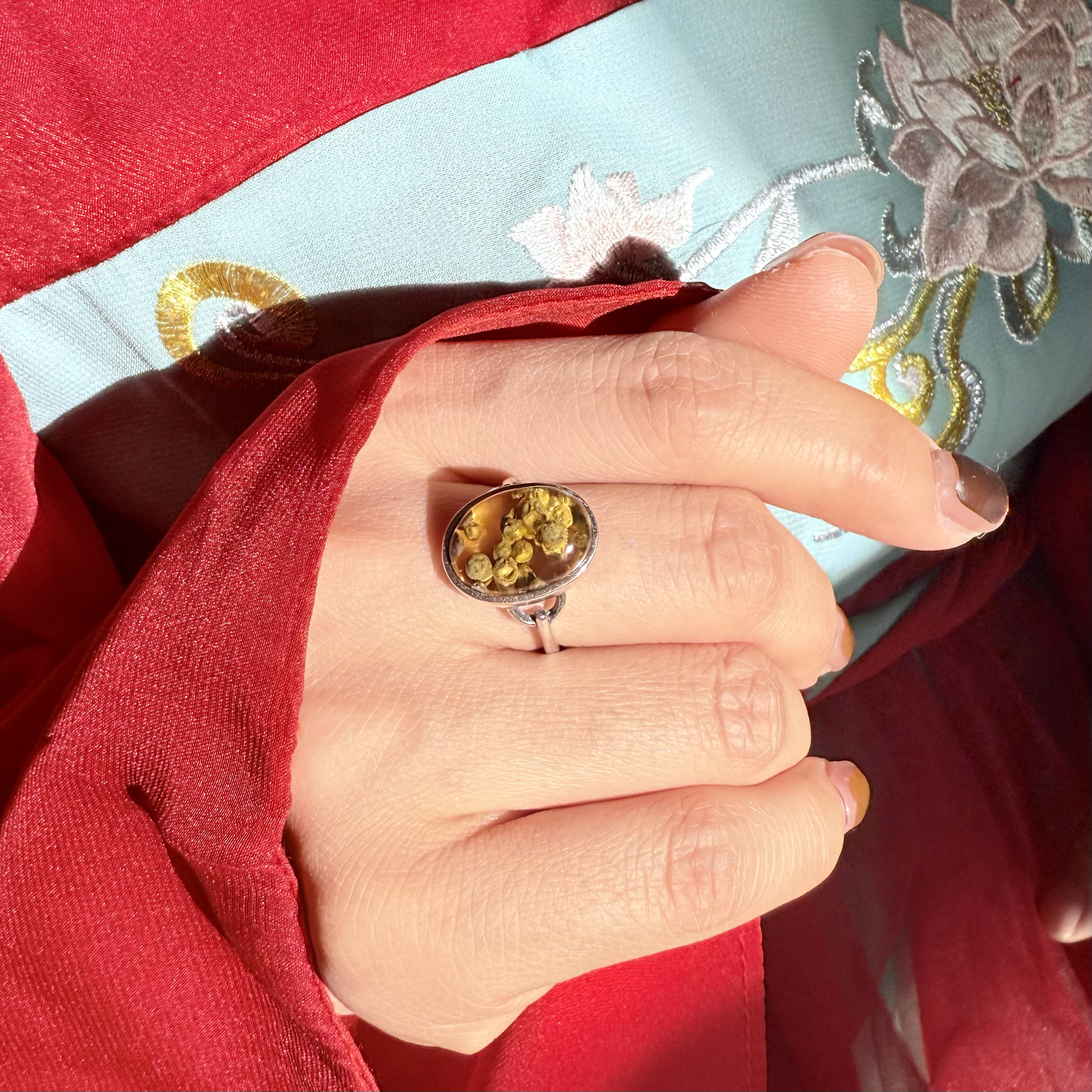天然缅甸琥珀虫珀纯银戒指  火山岩（带省检证书）珠宝级 孤品