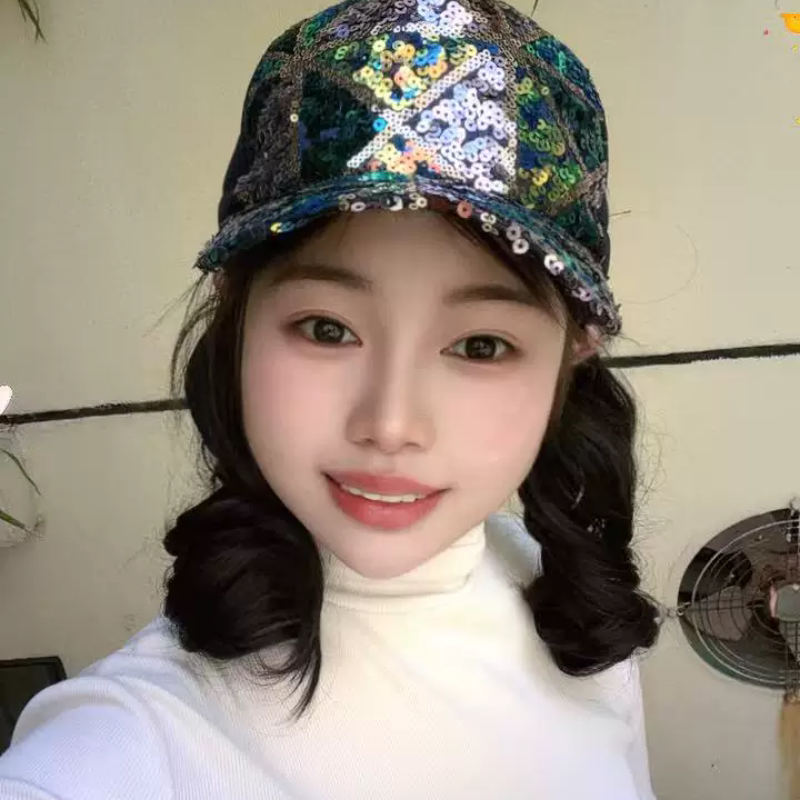 帽子假发一体女时尚百搭显脸小短卷发遮阳帽运动风防晒亮片棒球帽