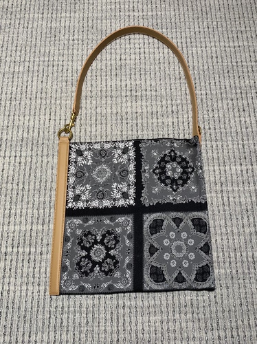 日常百搭20姆米桑蚕丝拼接植鞣变色牛皮单肩包34×34CM