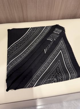 11福利 纯色丝毛三角巾真丝美丽奴绵羊毛黑色bandana披肩围巾女