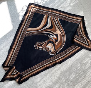 超柔软真丝羊绒羊毛大三角巾 抽象骏马 百搭 bi入 福利