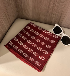 巨巨显白 65CM方巾 安可拉酒红色链条真丝羊毛围巾