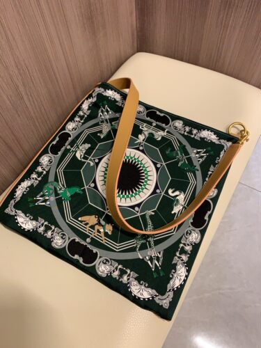 高阶 值得入好搭配20姆米桑蚕丝拼接植鞣变色牛皮单肩包34×34CM