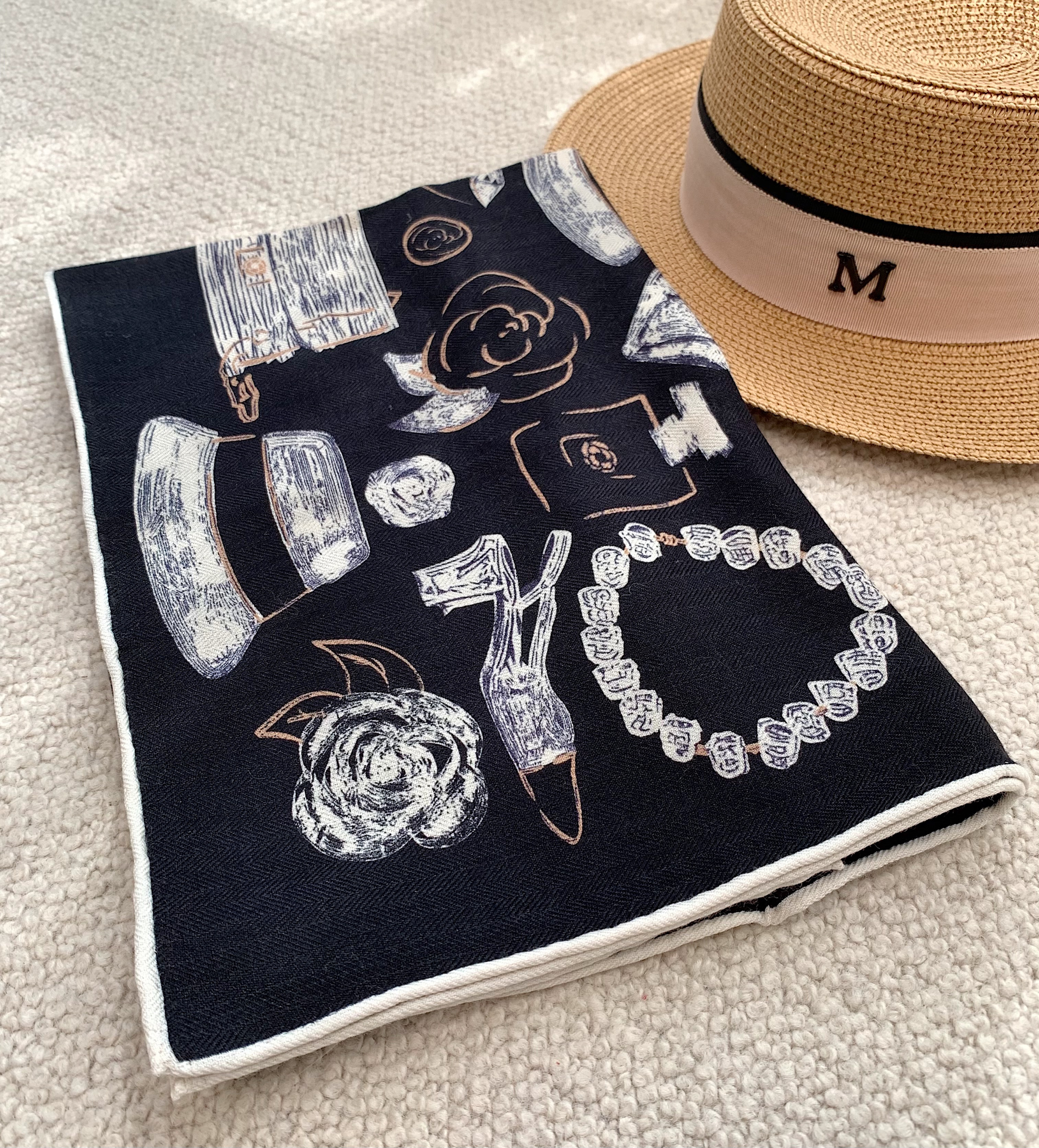 中古配饰 优雅的黑色丝毛围巾 桑蚕丝高支绵羊毛65CM方巾