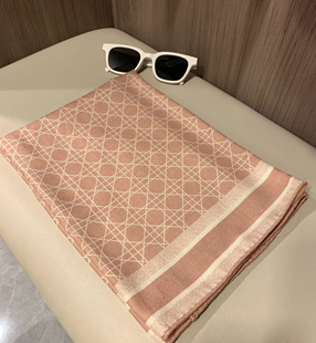 粉色棱格纹 丝毛65CM中方巾 桑蚕丝绵羊毛保暖围巾