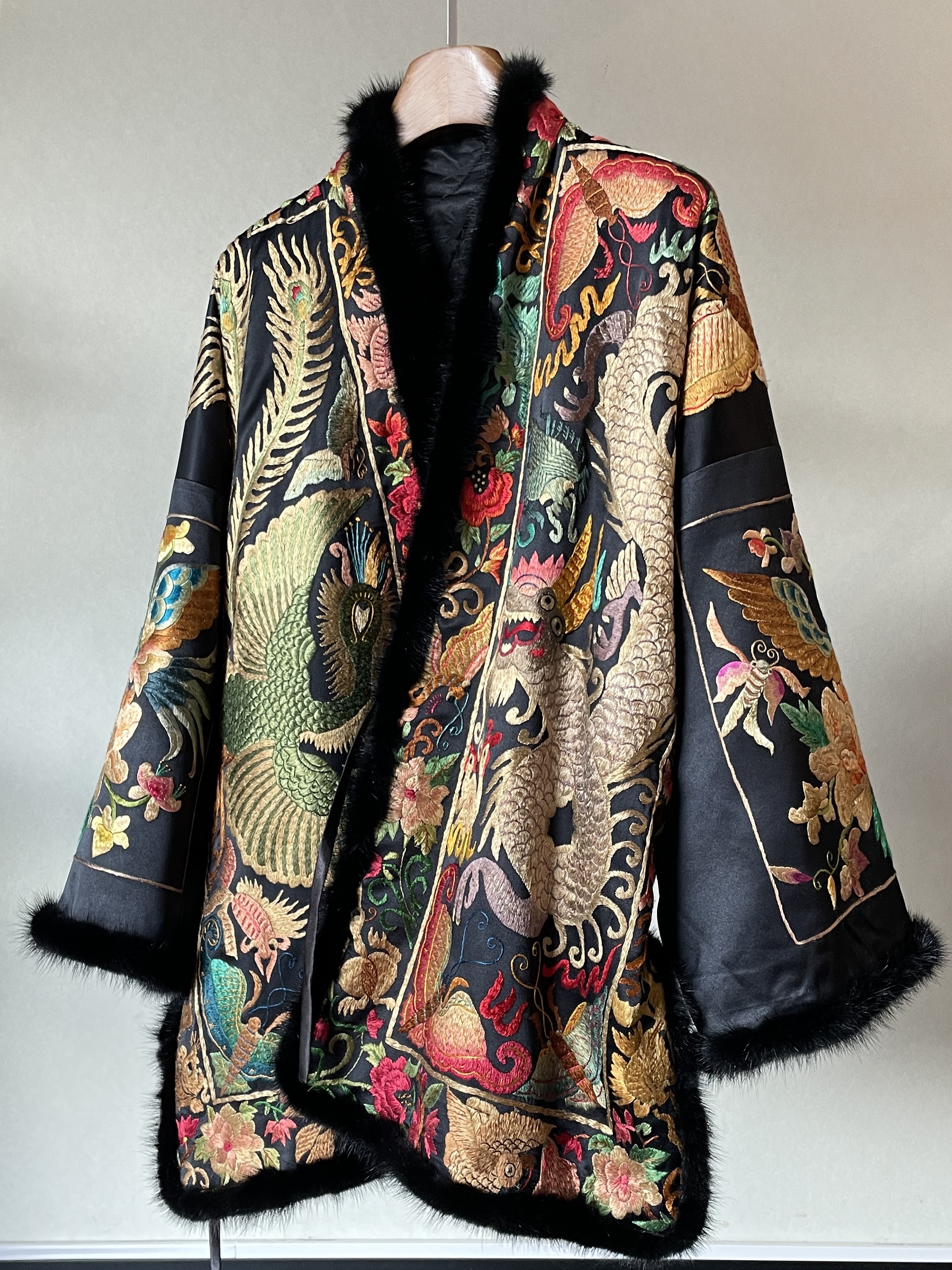 高端重工手绣刺绣新中式国风苗绣图腾外套新款上衣