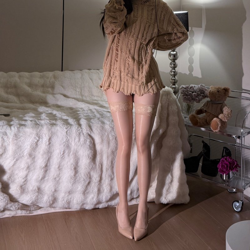 妖精喵 美腿姐姐*肤色裸感极光丝袜女性感黑丝过膝长筒袜油亮白丝,女士内衣/男士内衣/家居服,长筒袜,淘宝优惠券,粉丝福利购,淘宝优惠卷