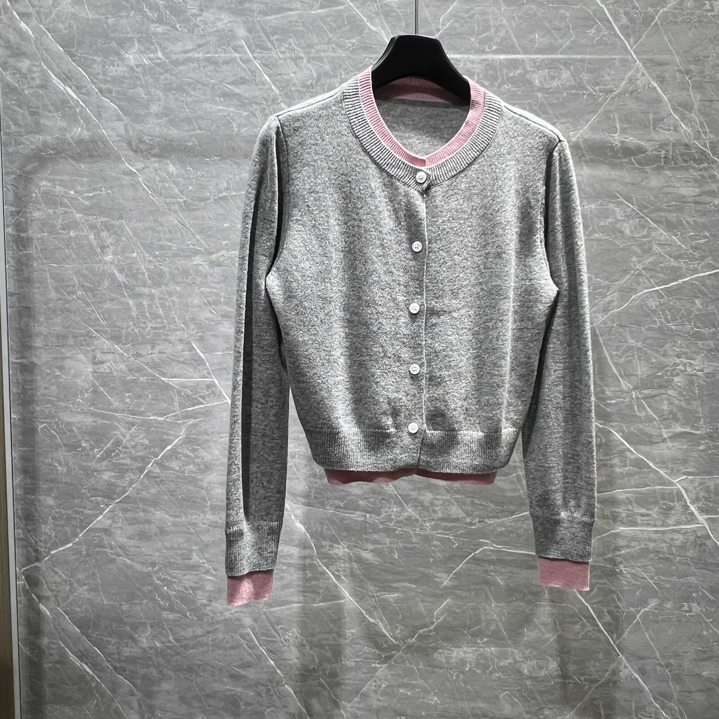 设计感撞色小众毛衣开衫单排扣