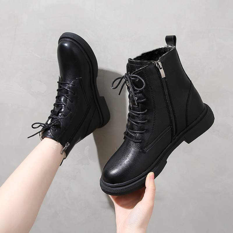 百搭显脚小新款圆头平底马丁靴