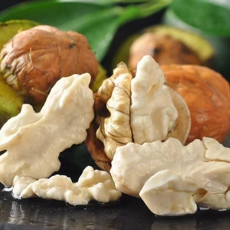 当年五斤装新鲜去青皮湿核桃鲜嫩原味生核桃带青皮孕妇绿皮特级价