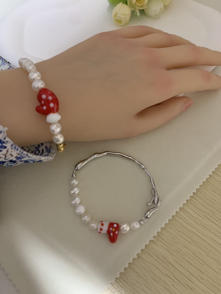 MAXC出品可爱萌哒哒红手套靴子手链巴洛克天然珍珠白亮皮镀金手镯
