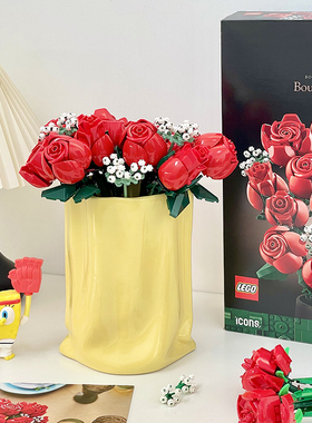 乐高玫瑰花束陶瓷花瓶黄色褶皱布袋造型桌面高级感装饰摆件礼物