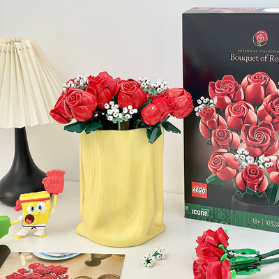 乐高玫瑰花束陶瓷花瓶黄色褶皱布袋造型桌面高级感装饰摆件礼物