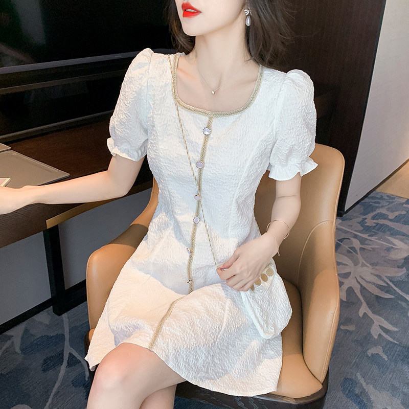 小个子白色连衣裙女2024年夏季新款法式气质方领收腰显瘦A字裙子