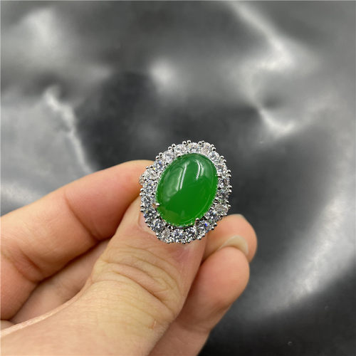 镶嵌绿玉髓戒指 女款活扣可伸缩绿色玛瑙指环 大蛋面戒圈