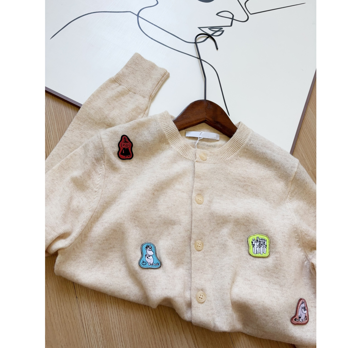 联名系列~ 85%羊毛15%耗牛毛  小徽章贴布圆领长袖针织开衫女