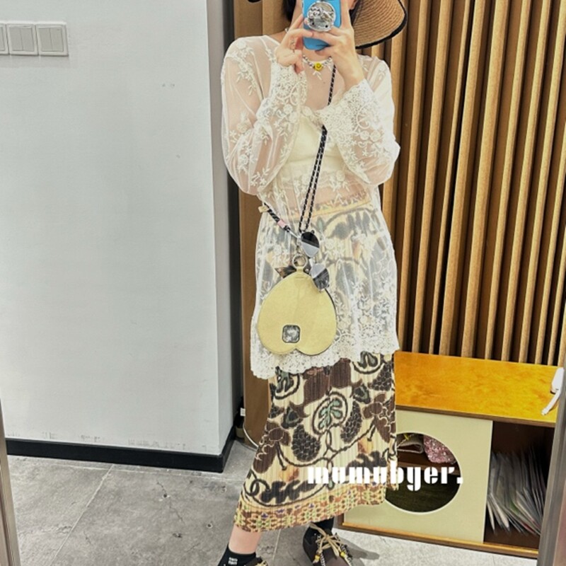 MUMUBYER •“叠穿法宝”精致宽松透视蕾丝打底衫