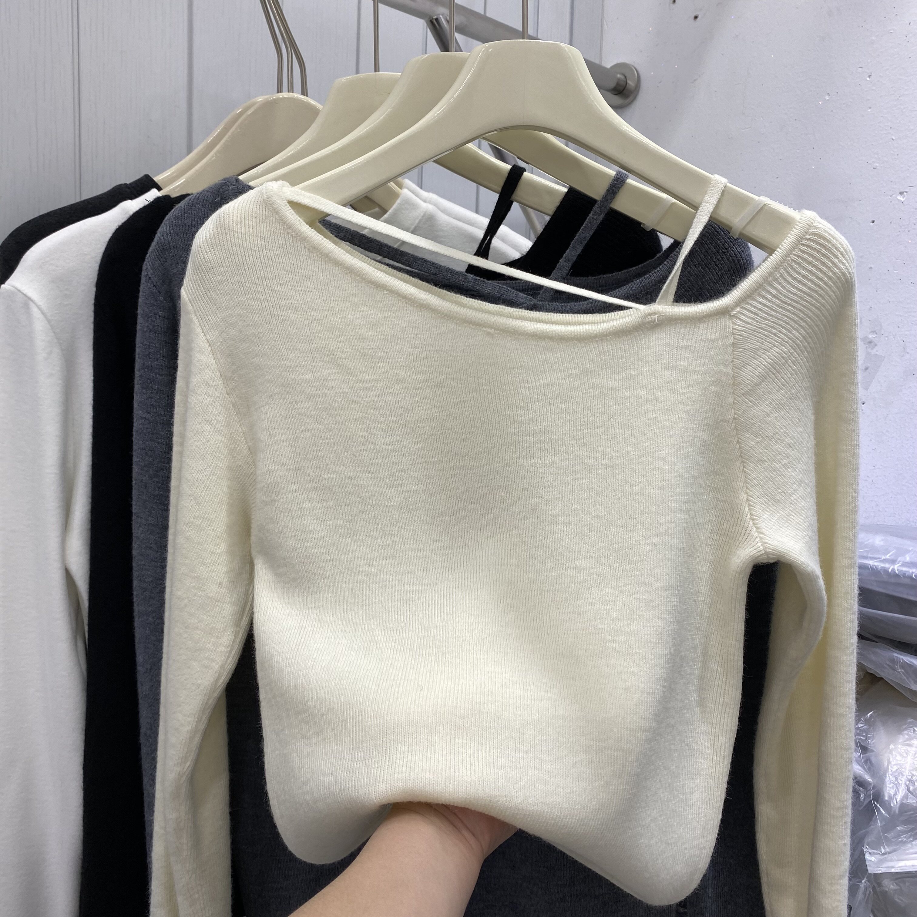 韩系2025秋冬新款韩版设计感小众一字肩挂脖露肩针织衫内搭上衣