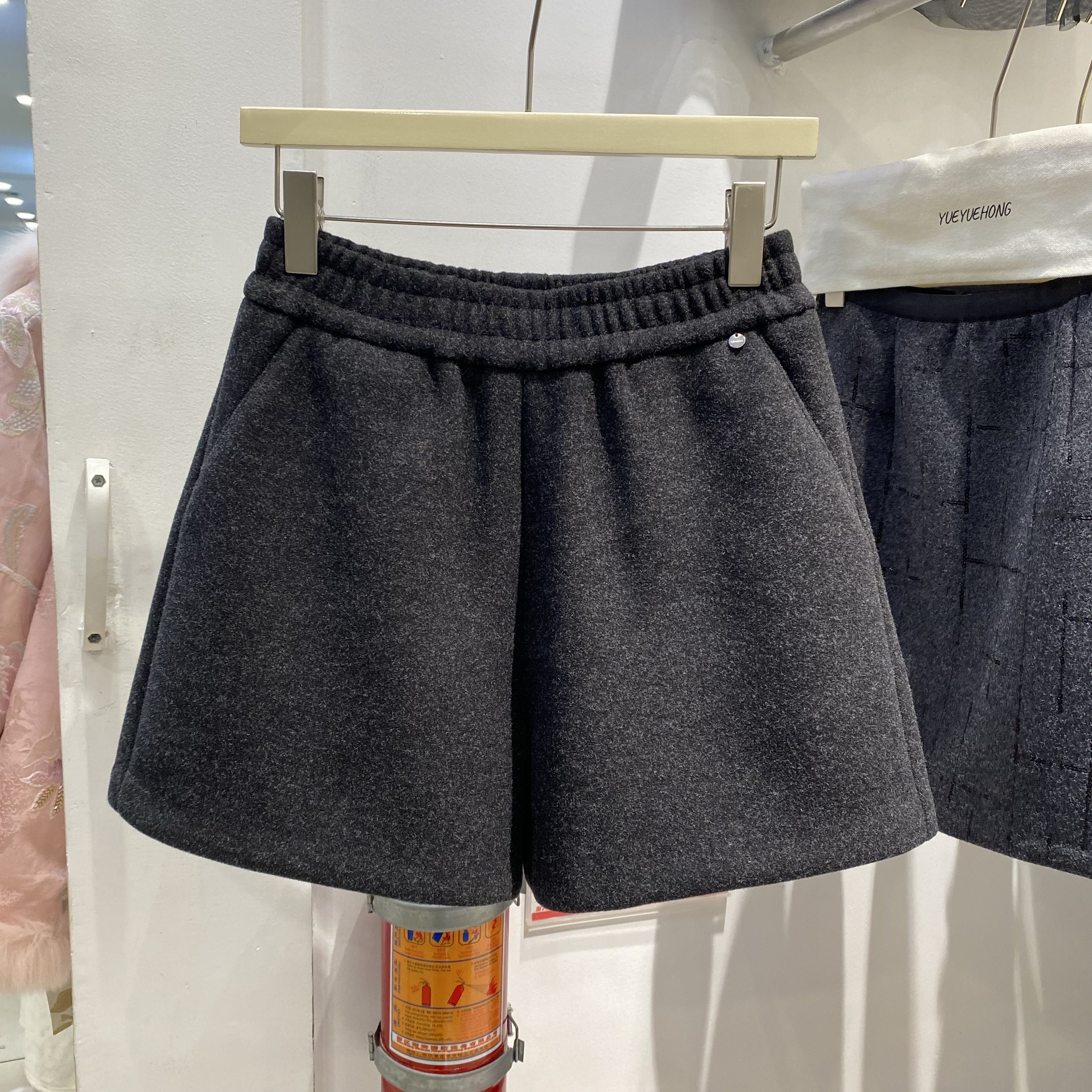 欧洲站韩系黑灰色高腰毛呢短裤女2025秋冬季新款显瘦百搭阔腿裤,女装/女士精品,休闲裤,淘宝优惠券,粉丝福利购,淘宝优惠卷