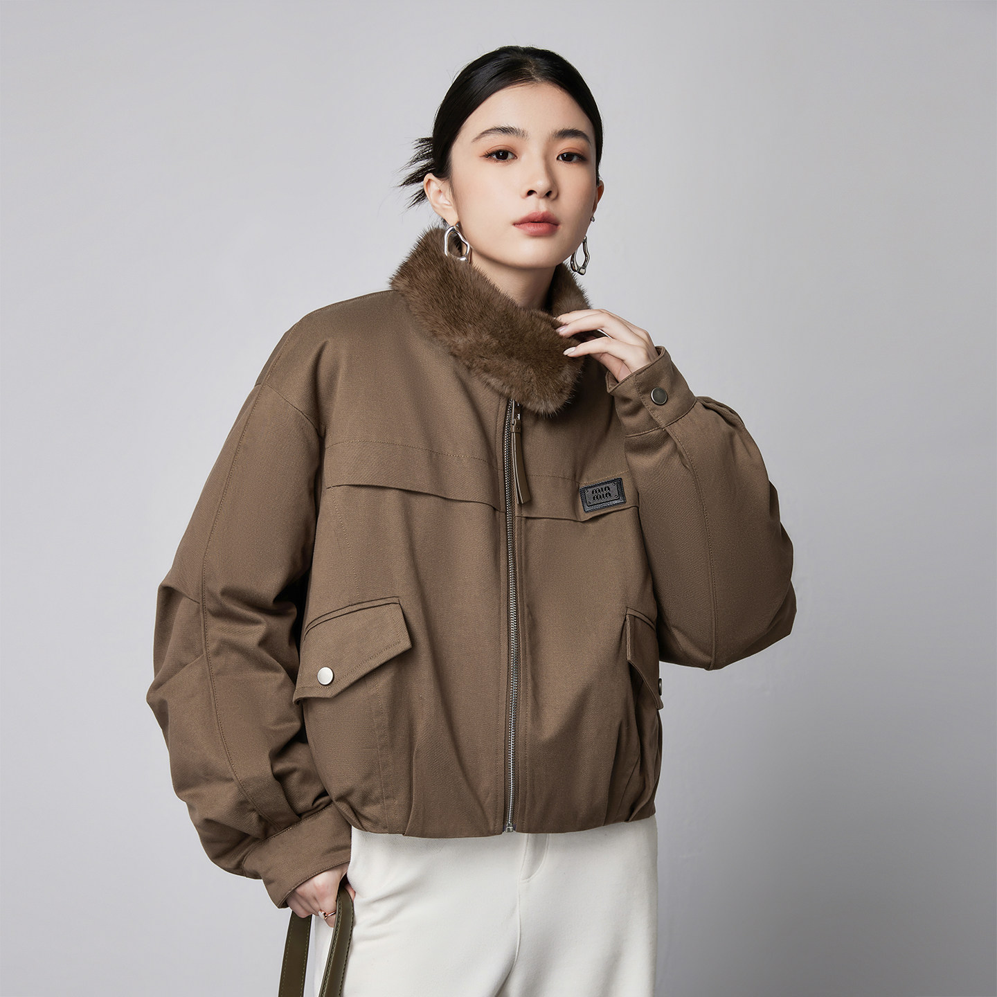 羽绒服女短款90白鹅绒水貂立领加厚保暖外套洋气2025新款冬季女装