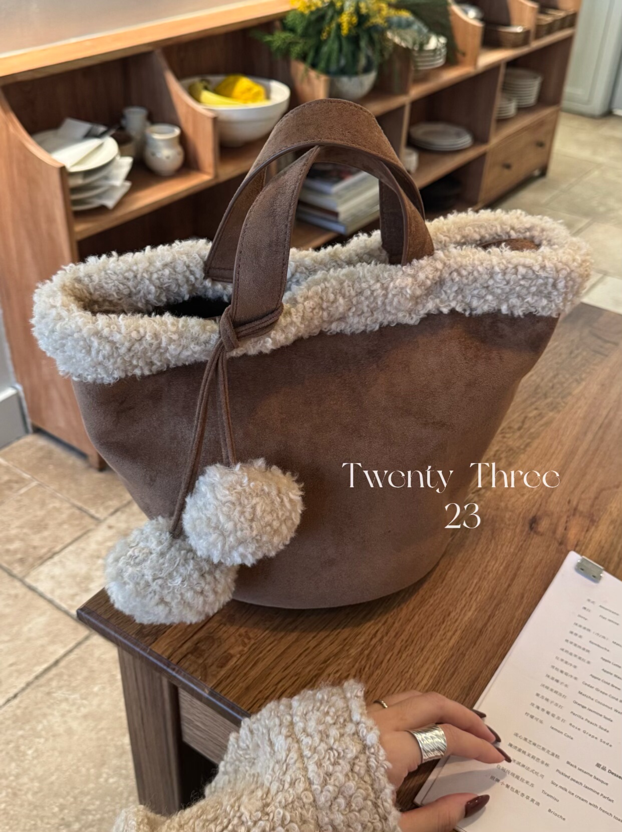 Twenty Three秋冬氛围小众设计毛绒绒菜篮子包手提通勤托特水桶包